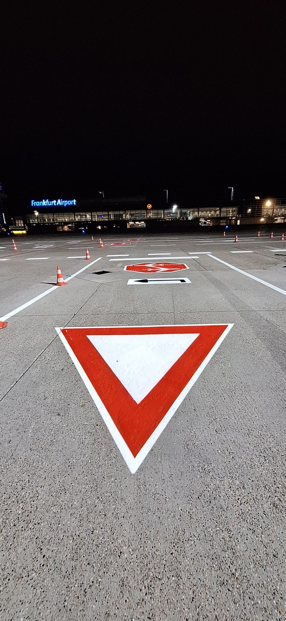 Präzise Flugbetriebsflächen-Markierung – SP Fahrbahnmarkierung GmbH