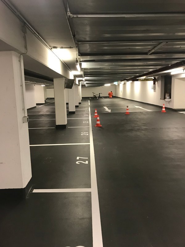 Tiefgarage – neue Parkplatzmarkierungen nach Sanierung
